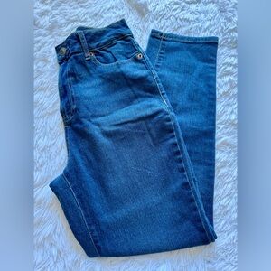 No Boundaries High Rise Mom Jeans Mid Wash Size 5 Juniors